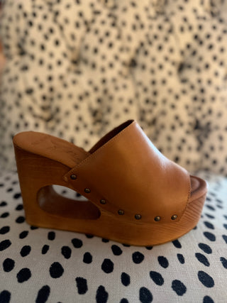 Free People | Coast Cut Out Clog | Tan leather