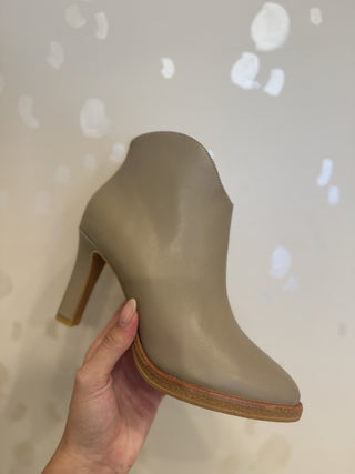Lola Cruz | Booties | Taupe