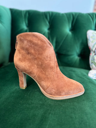 Lola Cruz | Tan Suede Booties